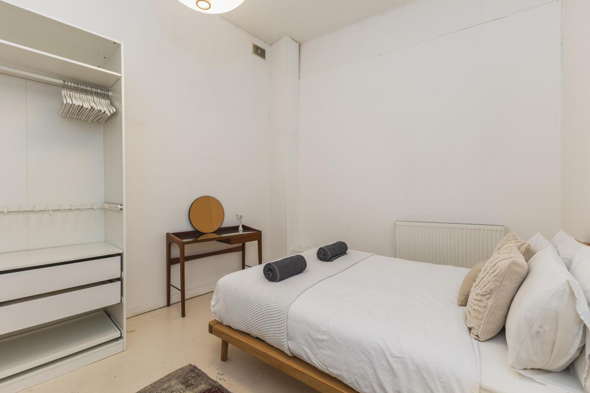 Bright & Spacious 2br Flat, Great Transport Links Apartamento